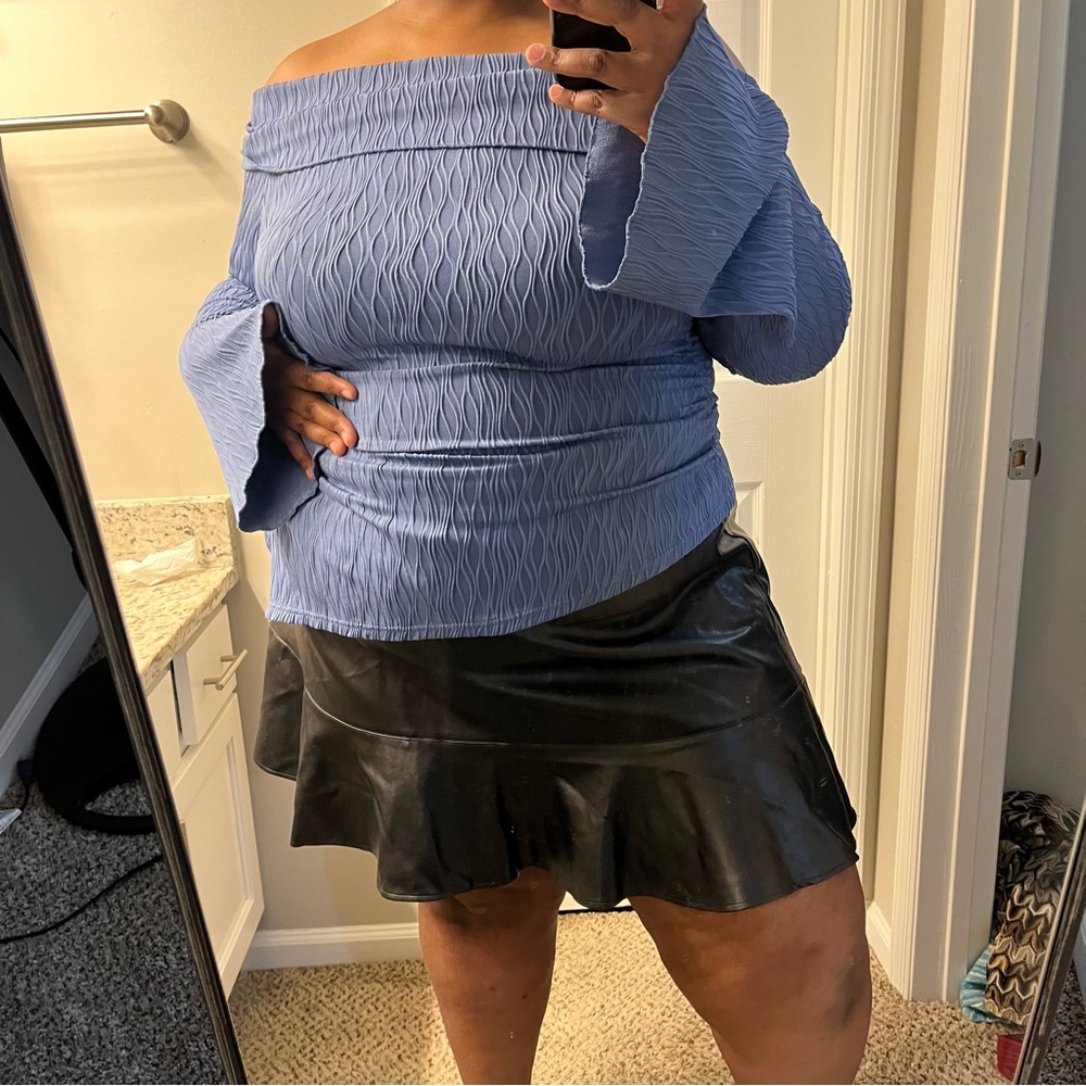Off the Shoulder Textured Top - Picture 2 of 6
